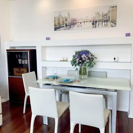 Luxurious In Apartment *